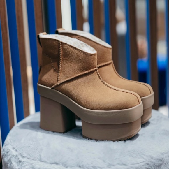 UGG New Heights Mini Platform Suede Boots women's size 7.5 /8 NEW - Picture 1 of 12